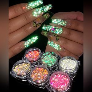 🌹A FREE🌹. Nail Art Duo. Shiny Nail Art and 12 Sheets of Nail Stick Ons